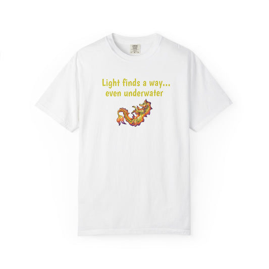 Baby Sunrise Hippocampus – Light Underwater- Golden Ocean Fantasy Art – Warm Fantasy Sea Creature Art-T-Shirt